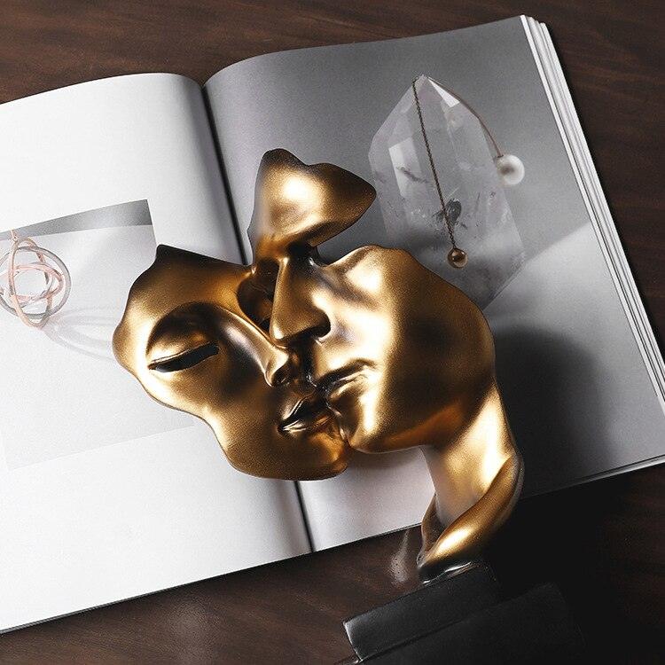 Escultura "O Beijo de Ouro" - Home Imperio